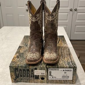 Corral Vintage Brown Leather Embroidery Women’s Boots - Great Condition- Sz 6.5